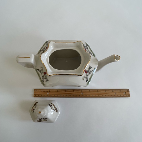 Crownford Giftware Teapot Fox Hunting Scene - Picture 8 of 10